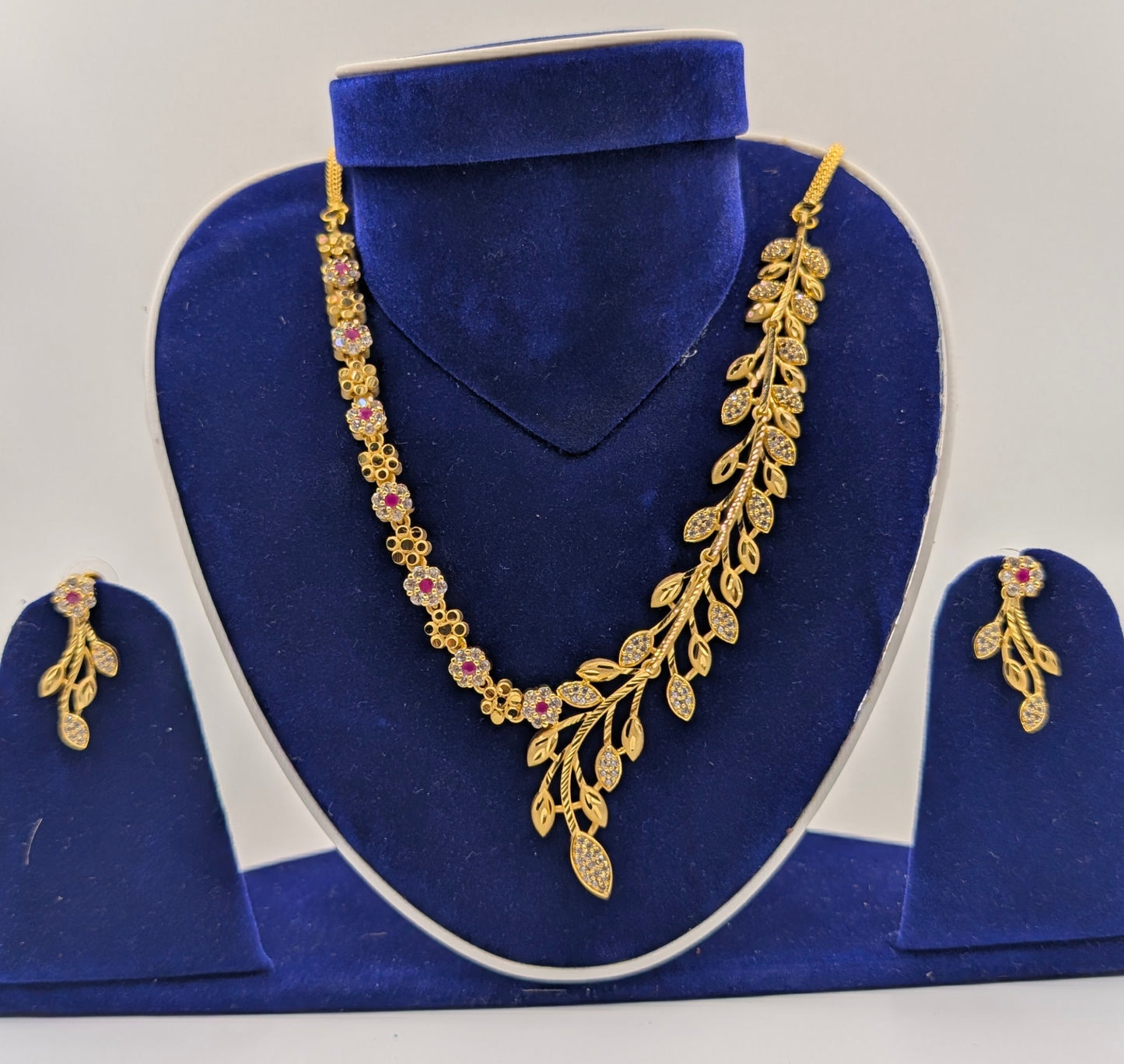 Flora & Fond Necklace With Elegent Earing