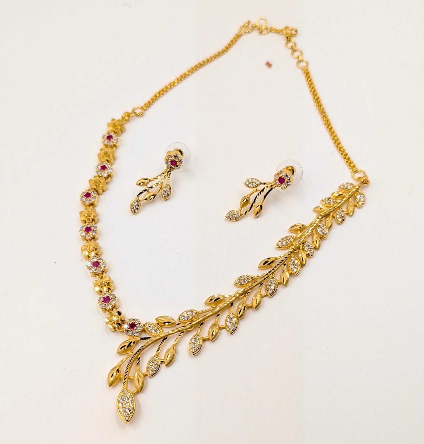 Flora & Fond Necklace With Elegent Earing